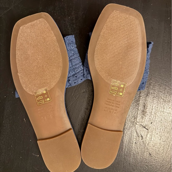 Blue Ruffled Draper James Slide Sandals - Picture 4 of 5